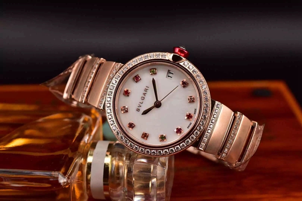 ブルガリ時計正面デザイン